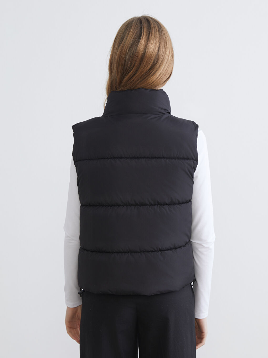Woman BLACK Puffer Gilet-4