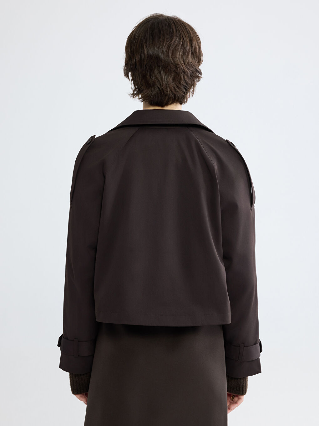 Kahverengi Kruvaze Yaka Crop Kadın Trençkot-4