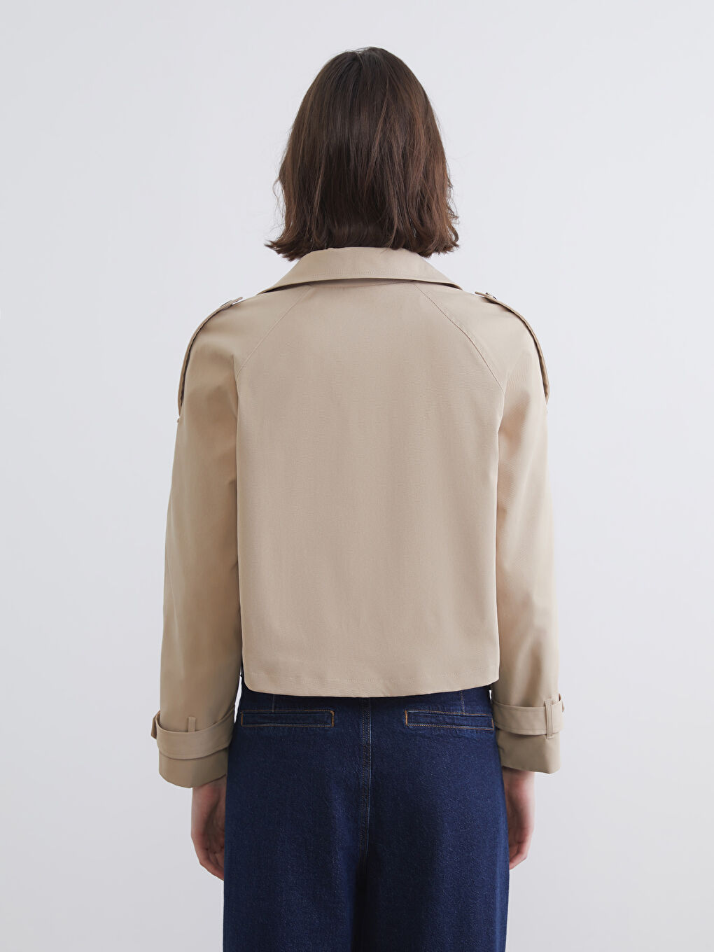 Bej Kruvaze Yaka Crop Kadın Trençkot-4