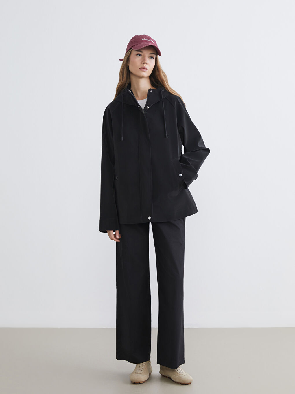 معطف واق من المطر أسود امرأة-1