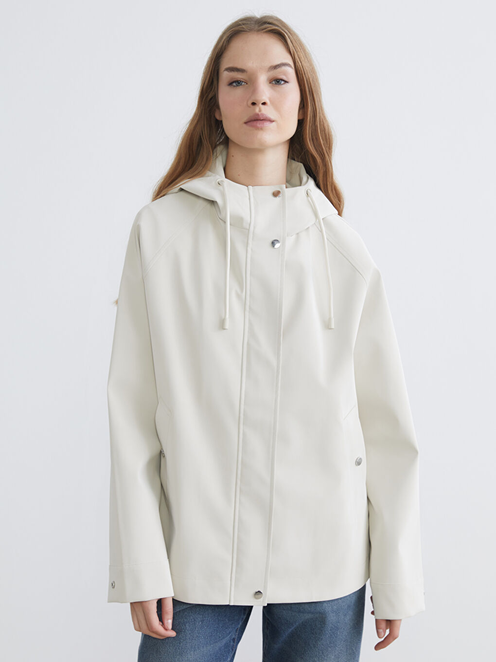 Ekru Kapüşonlu Kadın Yağmurluk