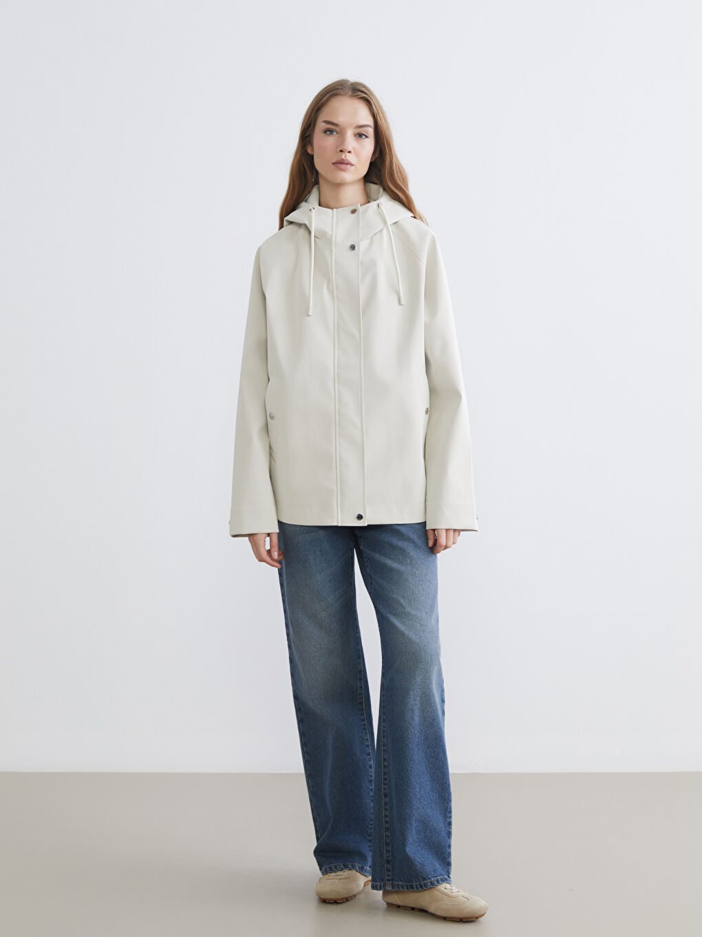 Ekru Kapüşonlu Kadın Yağmurluk-1
