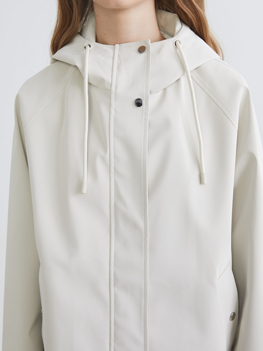 Ekru Kapüşonlu Kadın Yağmurluk-2