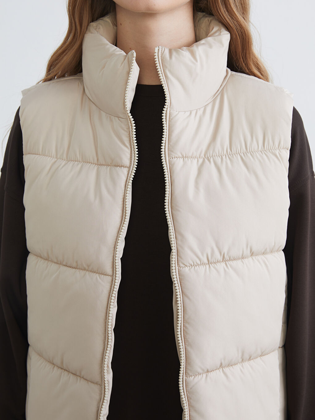 Ženski prsluk sa visokim okovratnikom-2