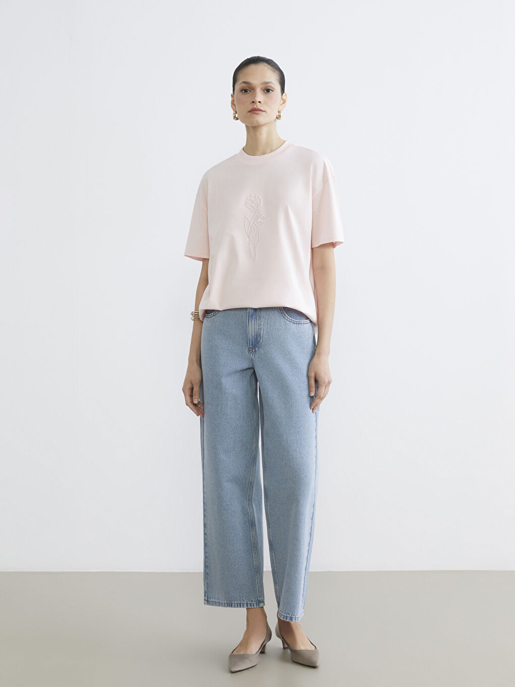 ქალის მაღალი ყელის ნაქარგი მაისური-1