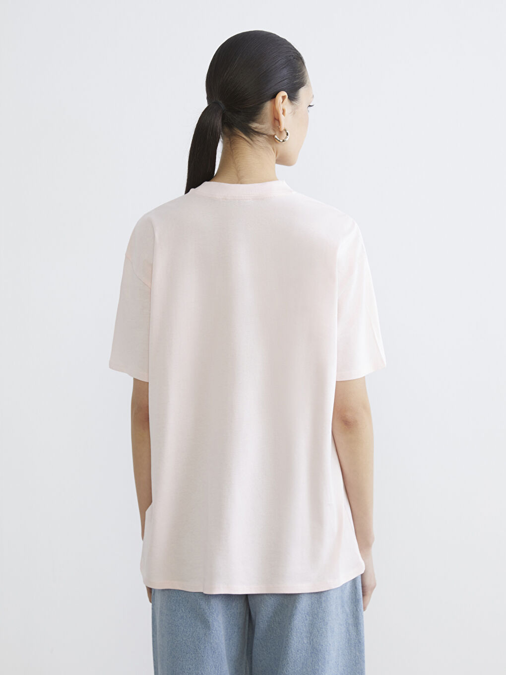 ქალის მაღალი ყელის ნაქარგი მაისური-3