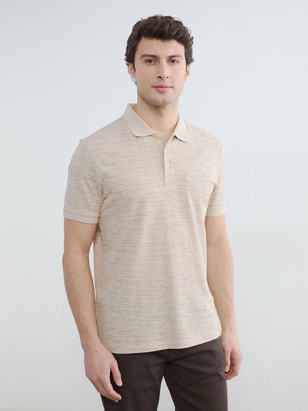 Tricou bărbătesc cu guler polo și model piqué