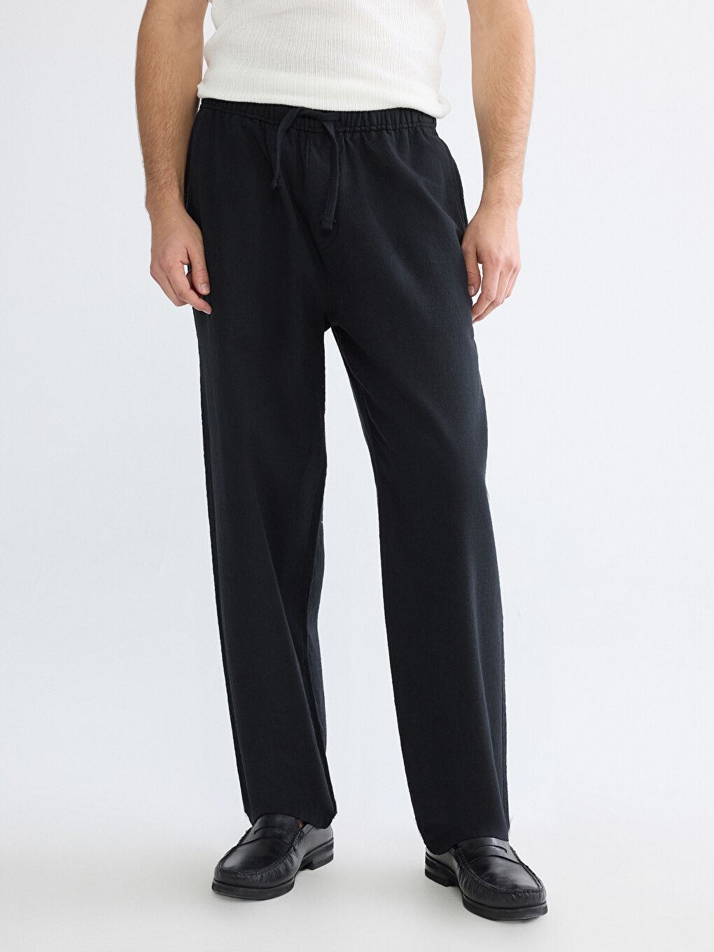 Siyah Rahat Kalıp Keten Görünümlü Erkek Pantolon-1