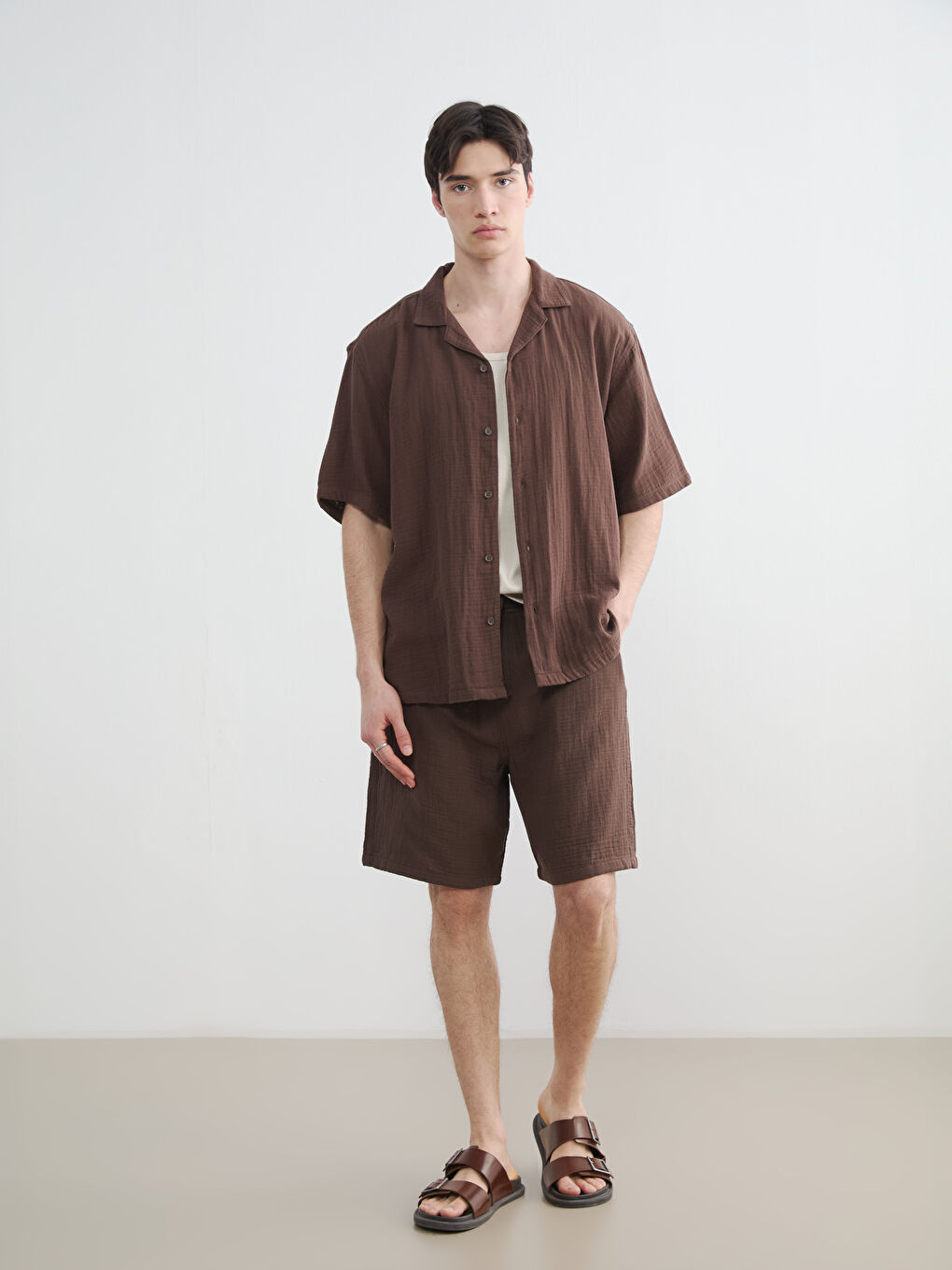 Kahverengi Loose Fit Müslin Erkek Şort-1