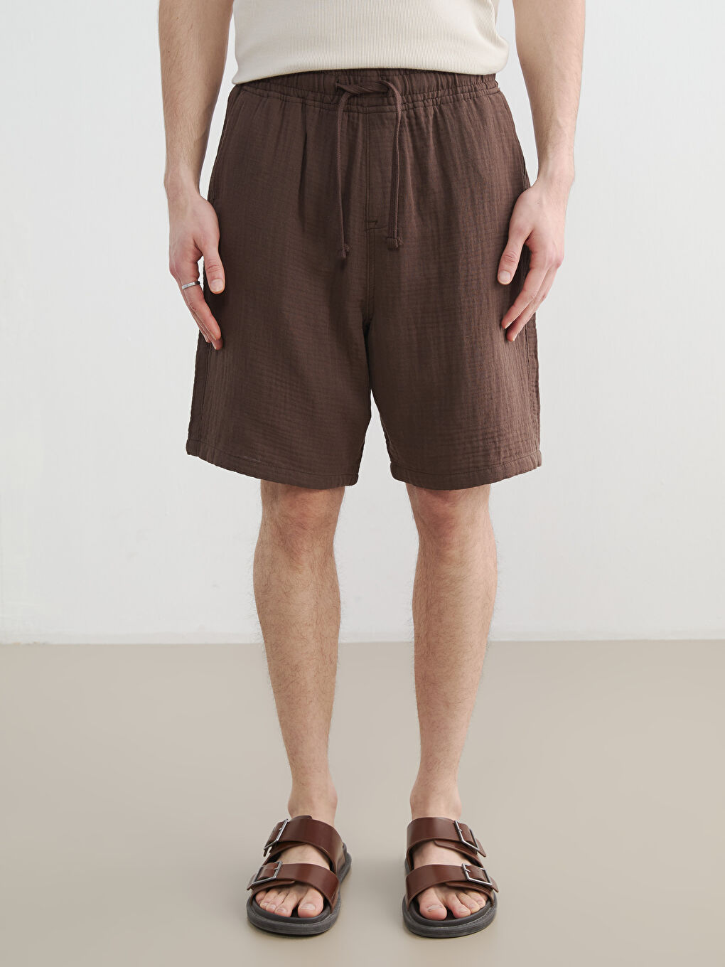 Kahverengi Loose Fit Müslin Erkek Şort-2