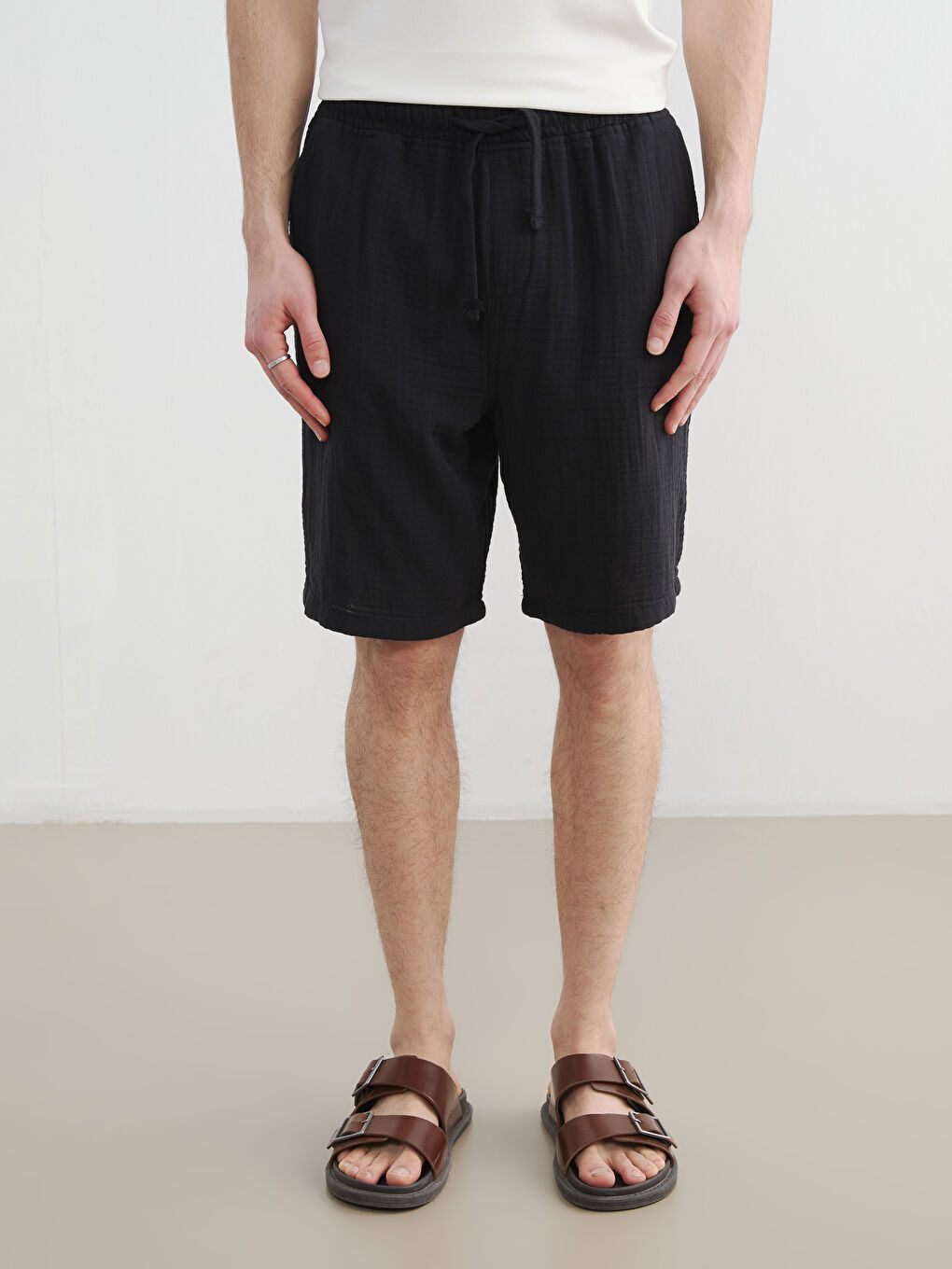 Siyah Loose Fit Müslin Erkek Şort-2