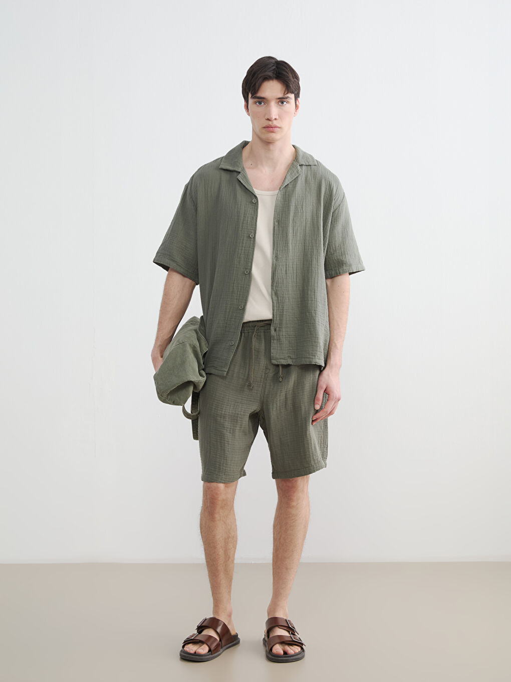 Haki Loose Fit Müslin Erkek Şort