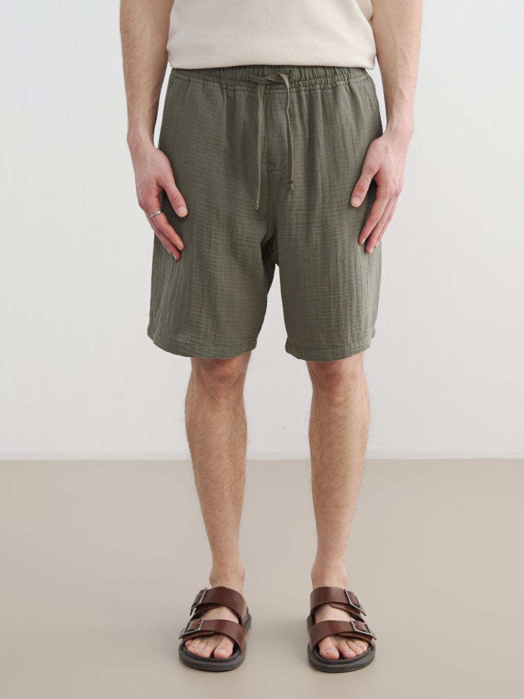 Haki Loose Fit Müslin Erkek Şort-1