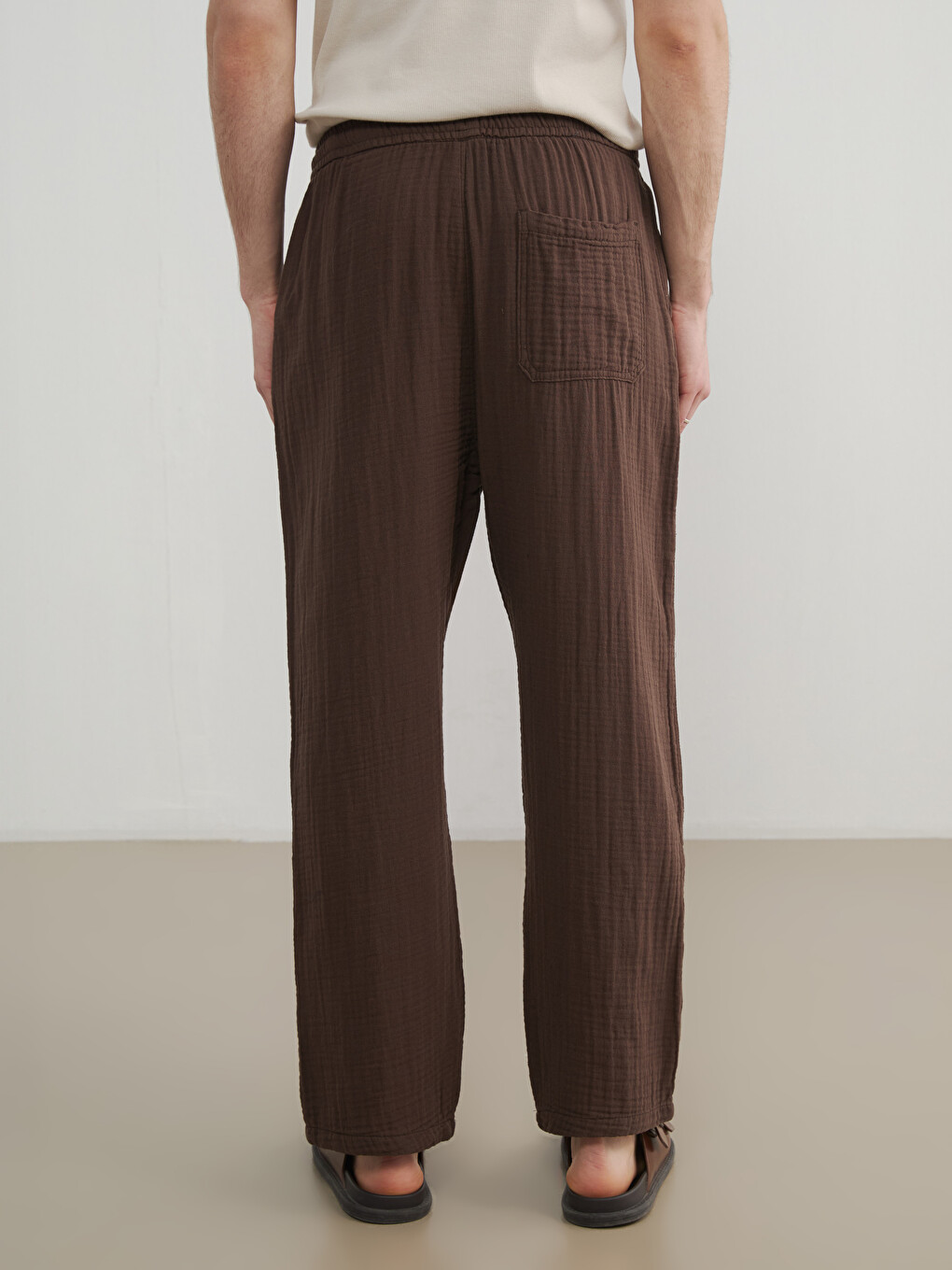 بنطلون موسلين واسع للرجال بقصة فضفاضة-3