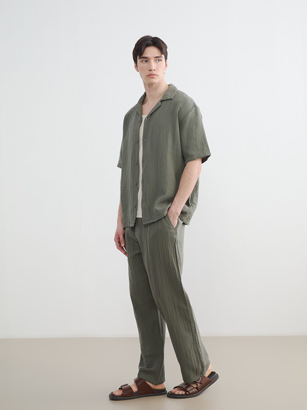 Relaxed Fit Men's Muslin Trousers