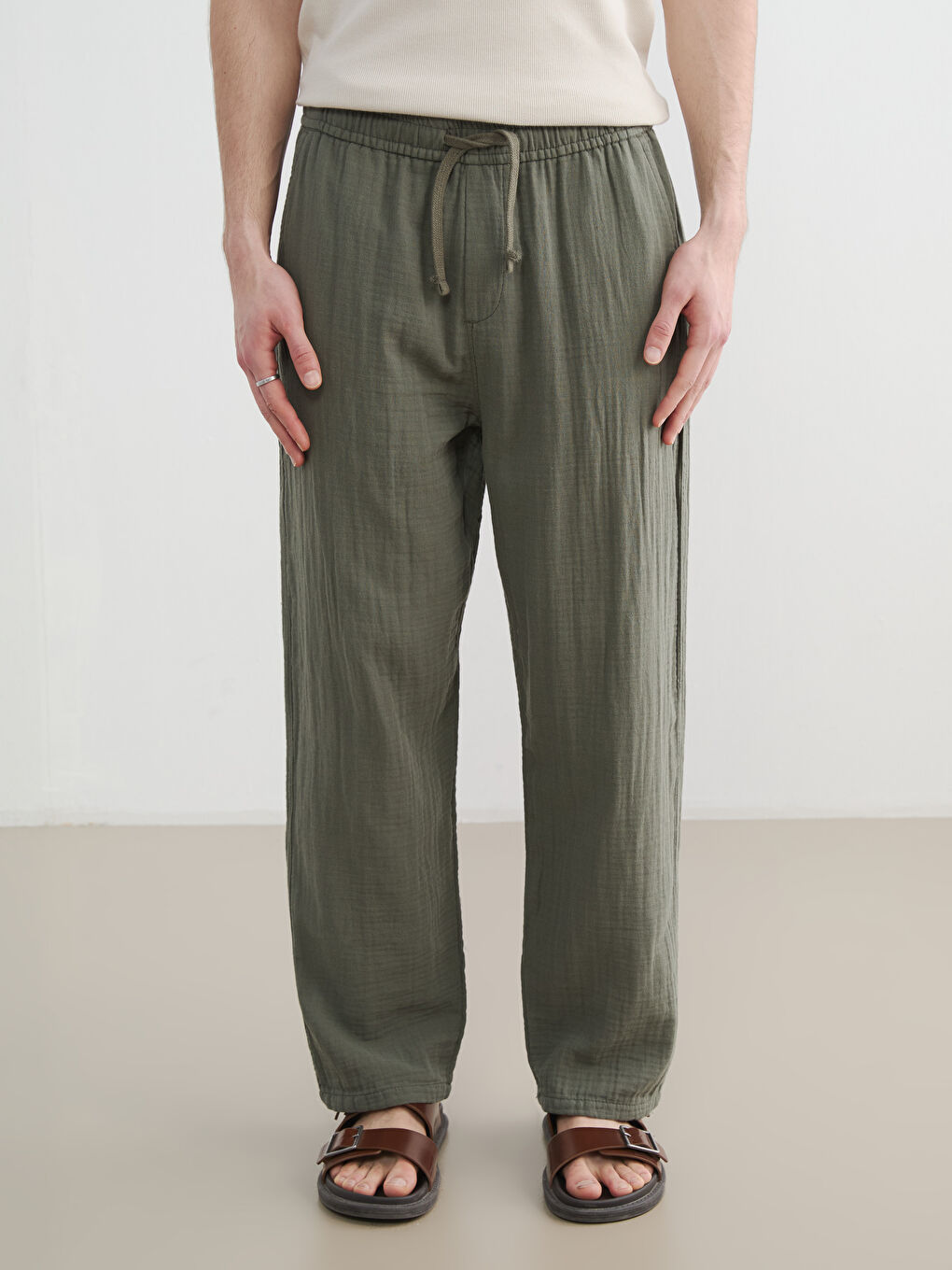 Relaxed Fit Men's Muslin Trousers-3