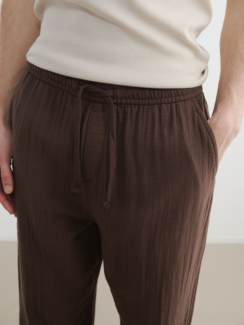 Kahverengi Rahat Kalıp Müslin Erkek Pantolon-3