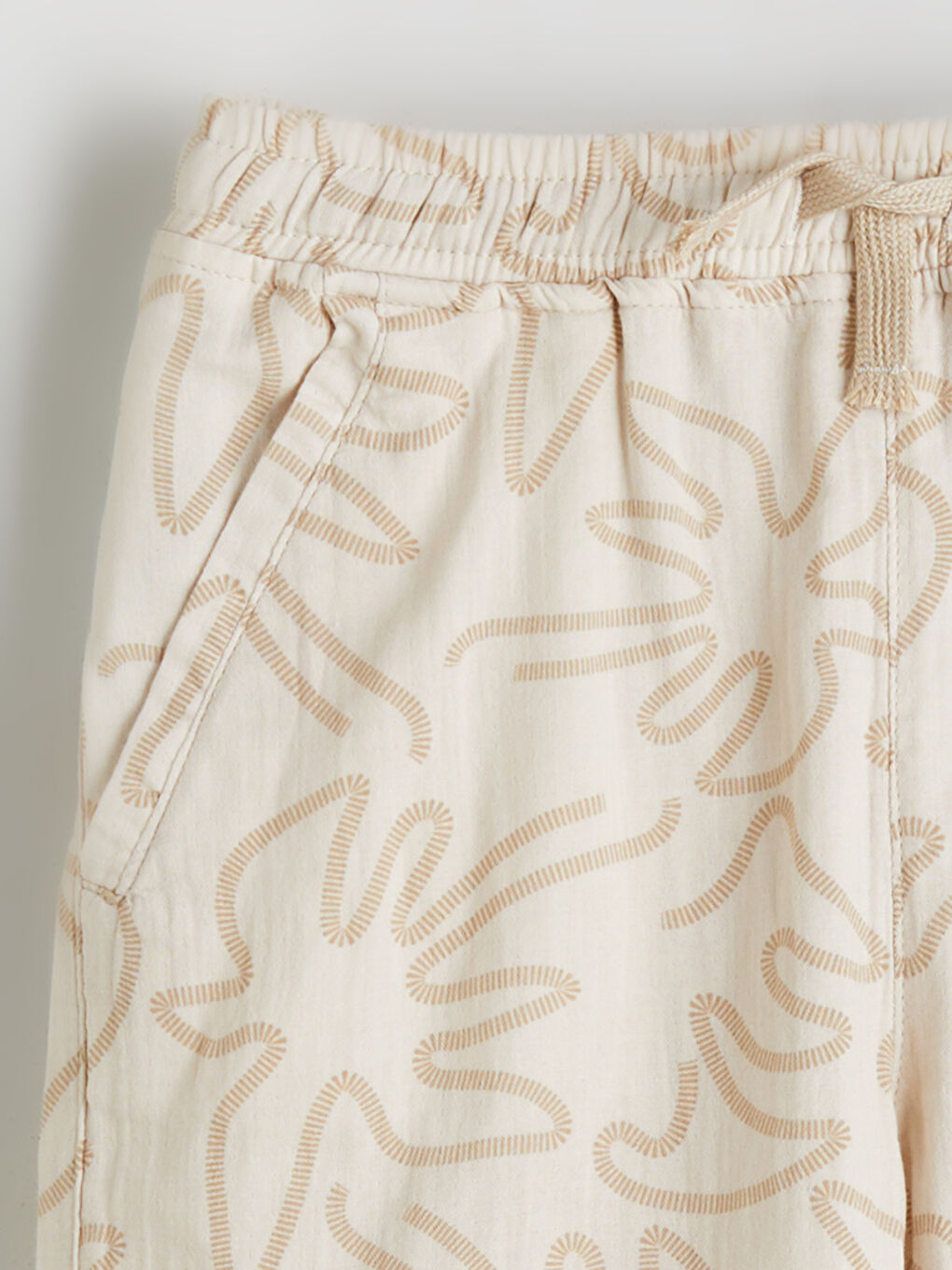 Beyaz Beli Lastikli Desenli Müslin Erkek Çocuk Şort-1