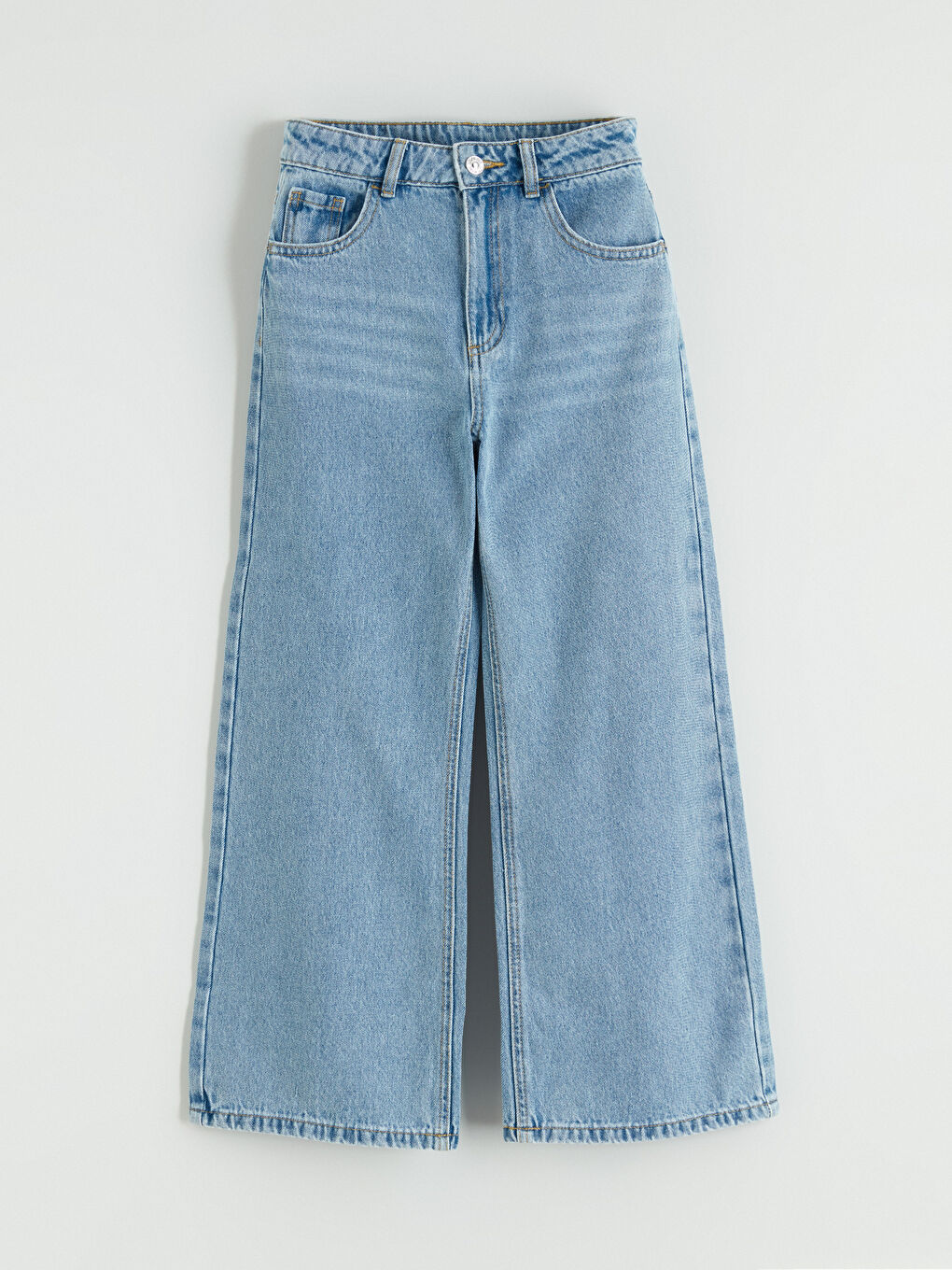 بنطلونات جينز واسعة للبنات