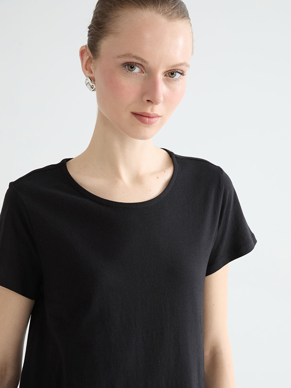 Мини-платье А-силуэта с круглым вырезом-2