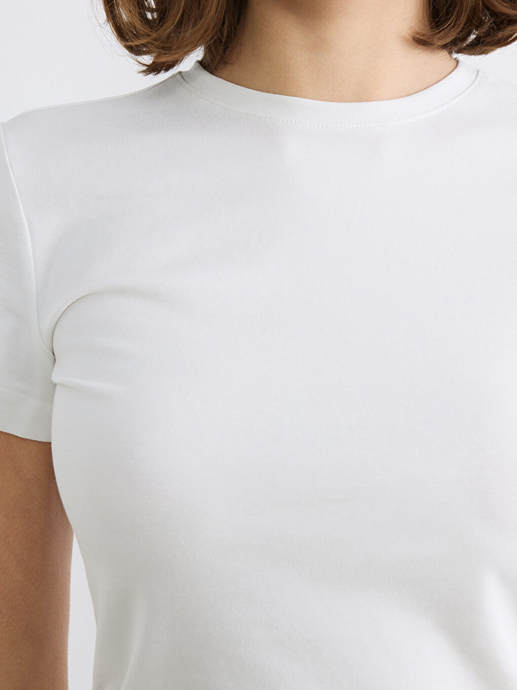 Ekru Bisiklet Yaka Kadın Crop-2