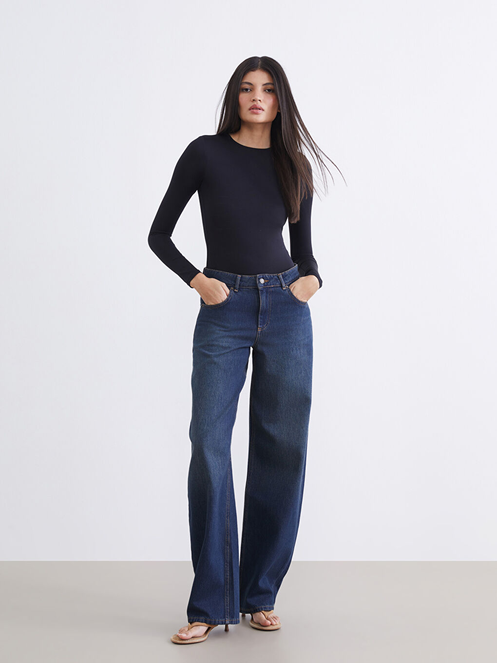 Siyah Bisiklet Yaka Kadın Bodysuit-1