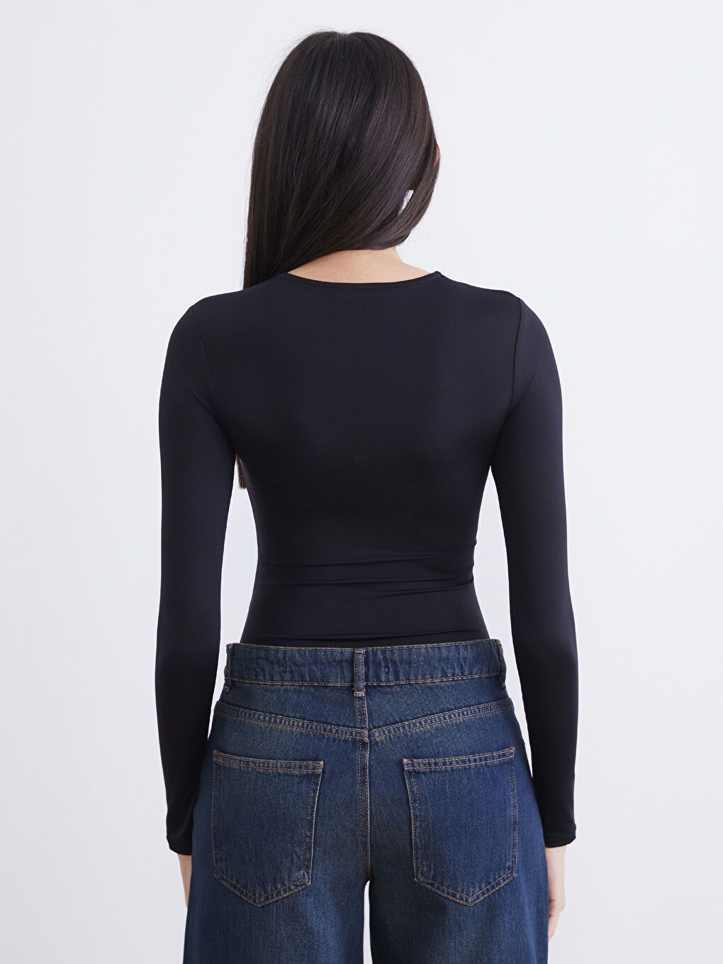 Siyah Bisiklet Yaka Kadın Bodysuit-3