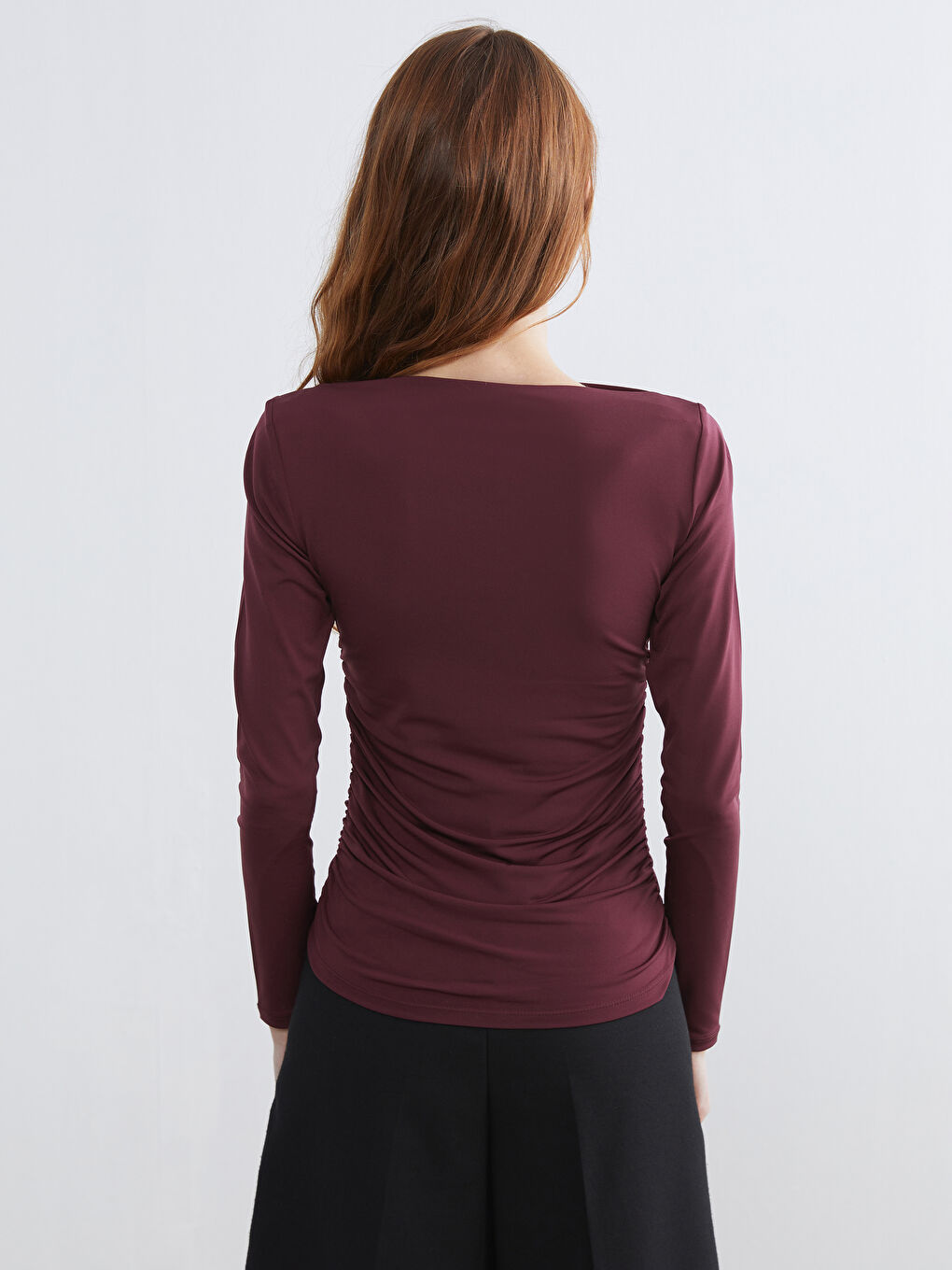 Bluza sa čamastim izrezom i naborima-3