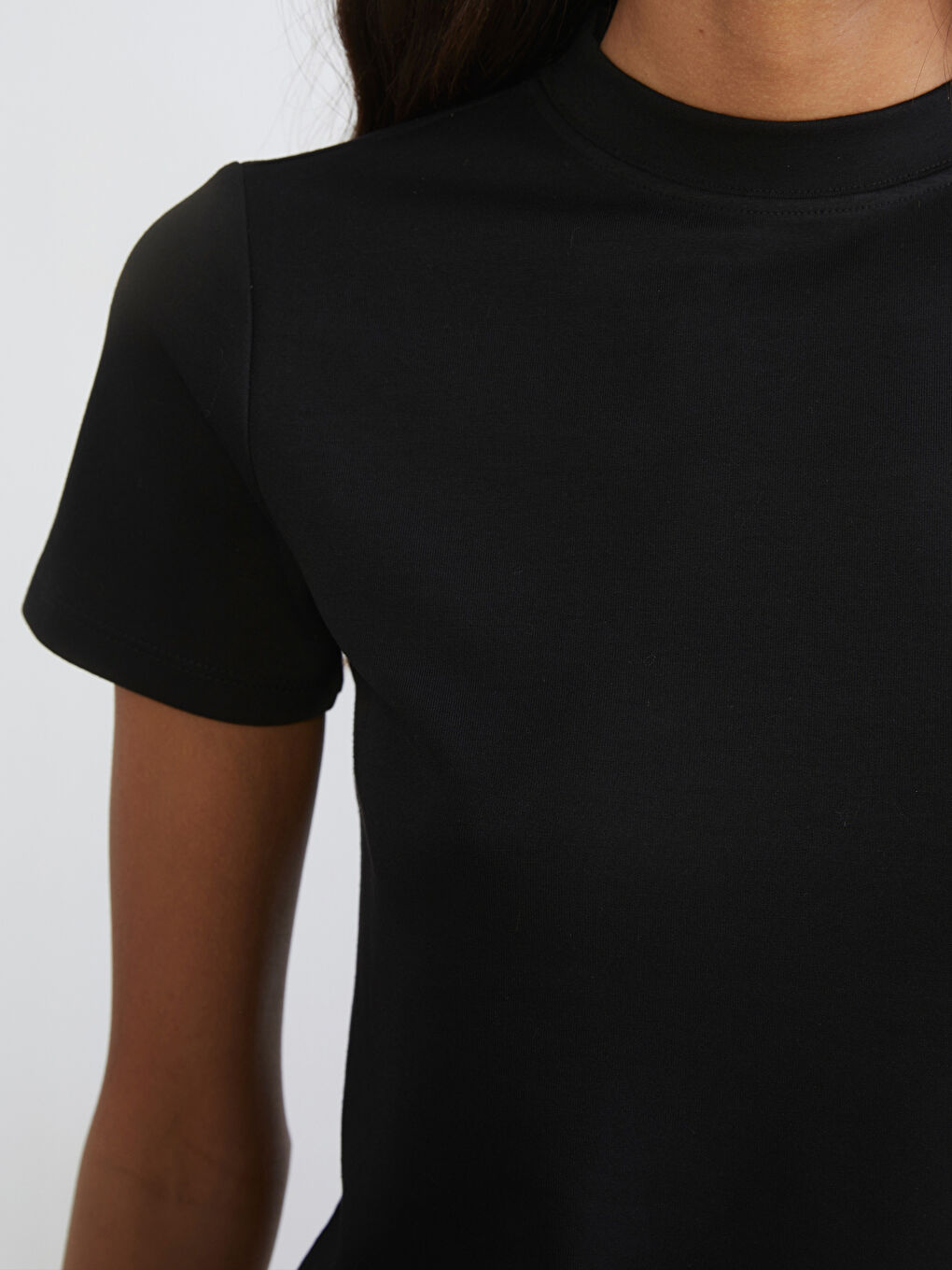 Siyah Bisiklet Yaka Kadın Tişört-2