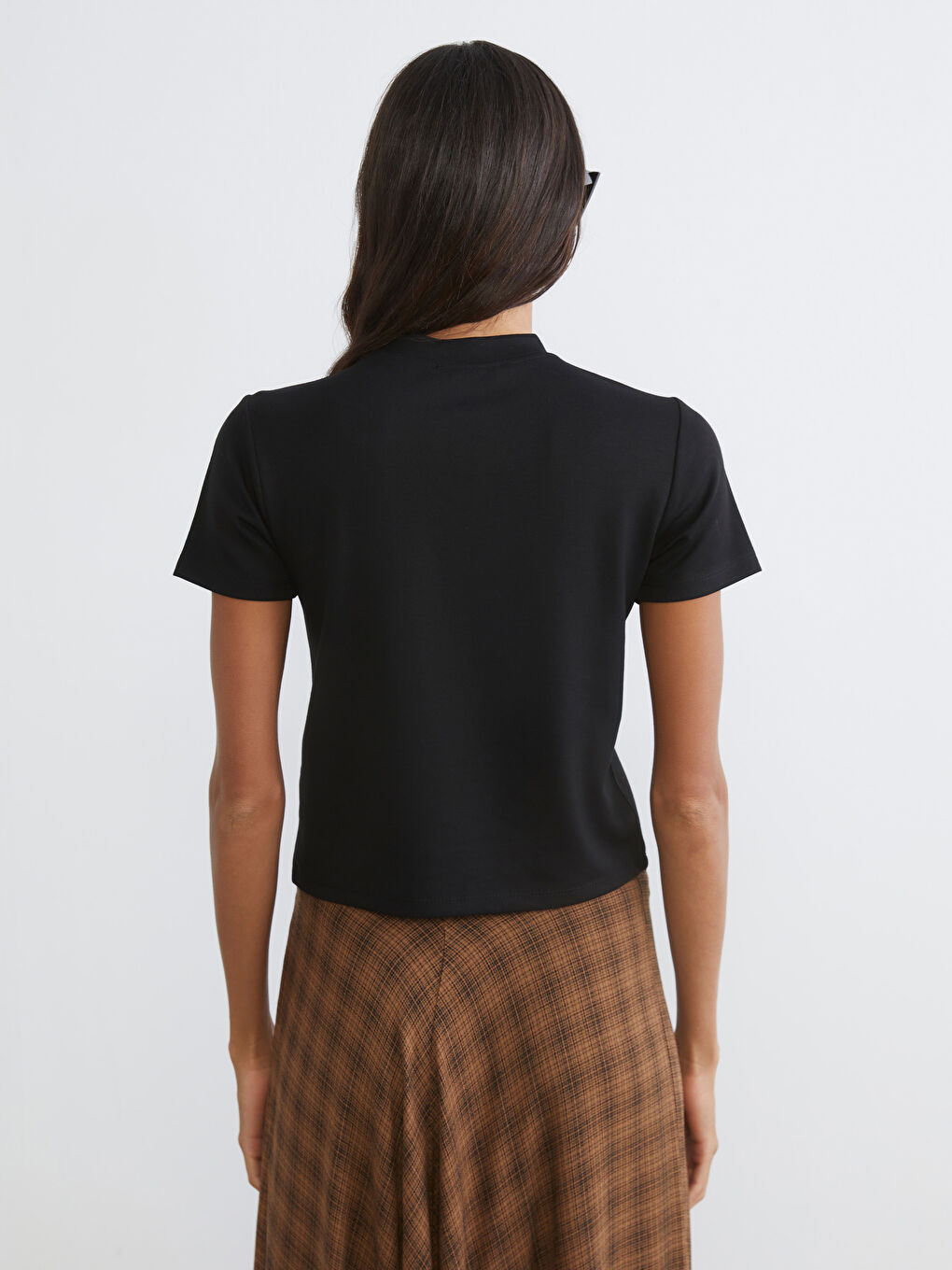 Siyah Bisiklet Yaka Kadın Tişört-3