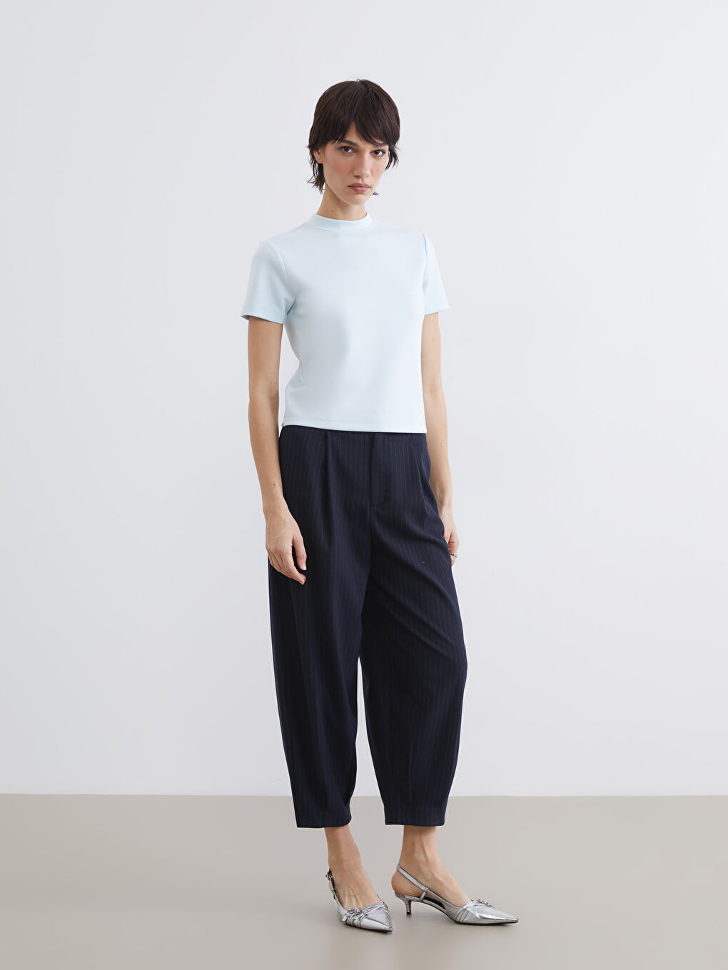 Дамска тениска с кръгло деколте-1