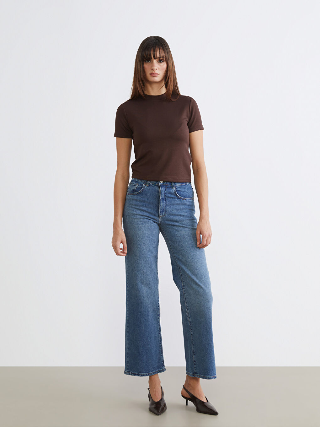 Әйелдерге арналған дөңгелек жағалы футболка-1