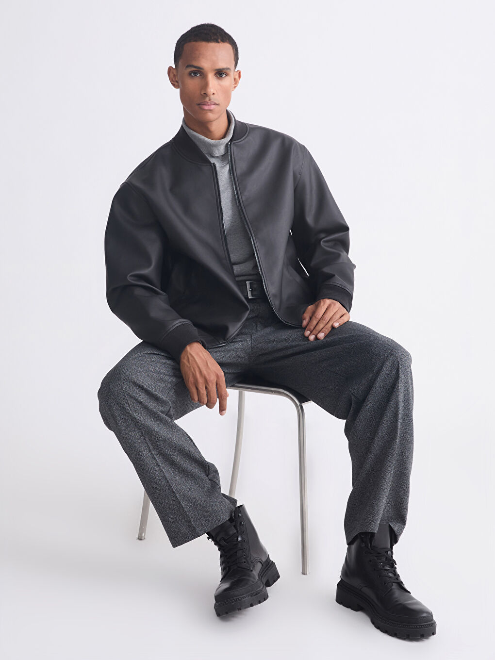 Siyah Standart Kalıp Kolej Yaka Erkek Deri Görünümlü Mont