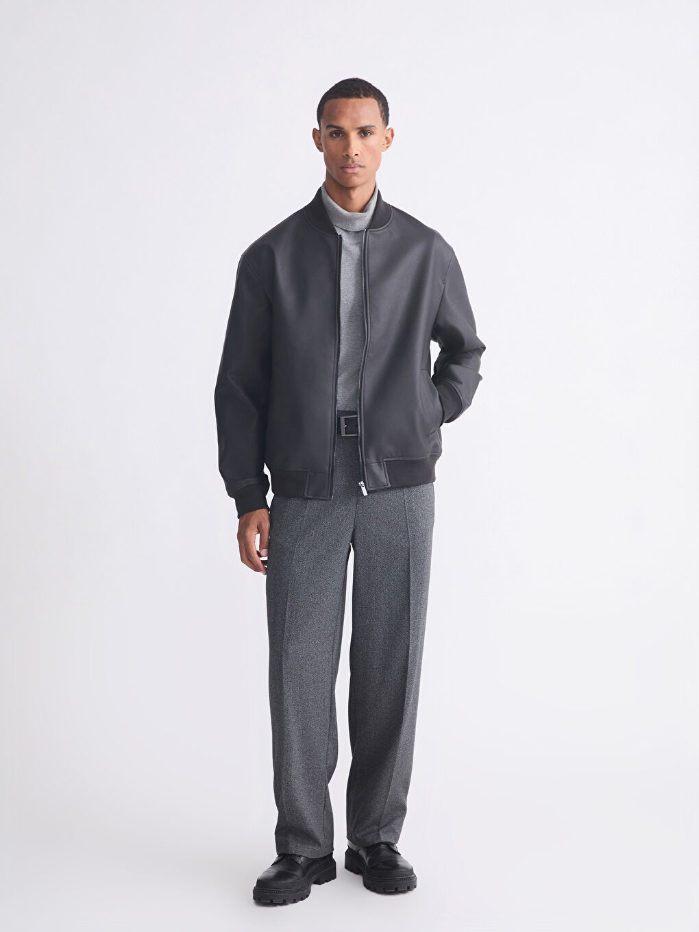 Siyah Standart Kalıp Kolej Yaka Erkek Deri Görünümlü Mont-1