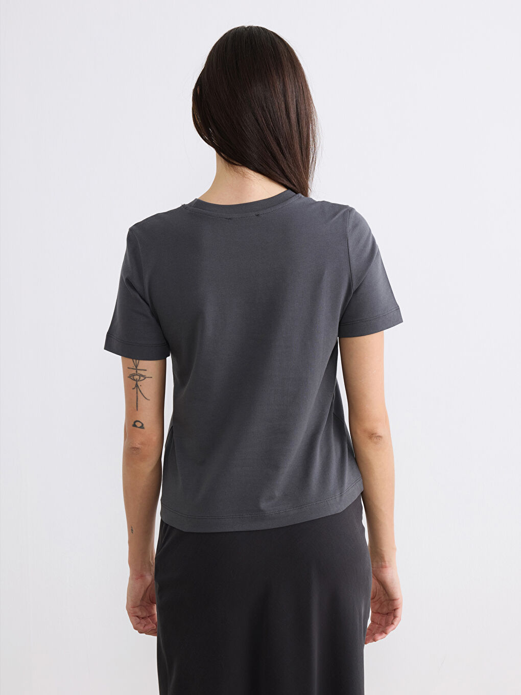 Antrasit Bisiklet Yaka Kadın Tişört-3