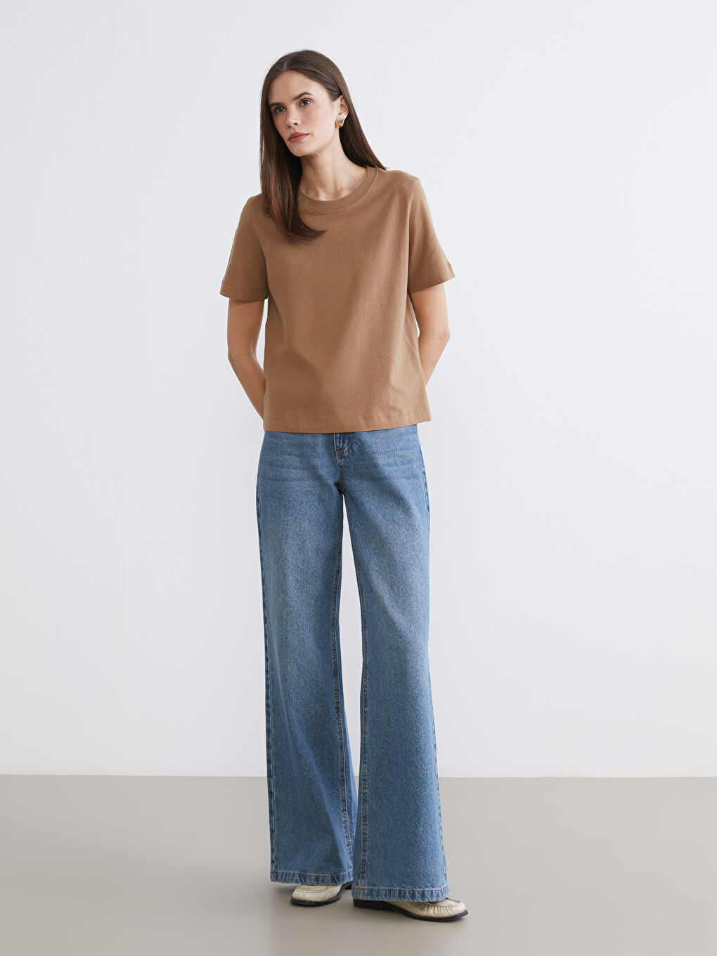 تي شيرت نسائي بياقة دائرية-1