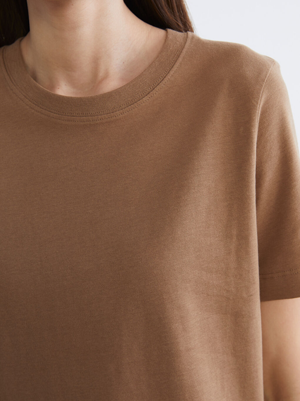 تي شيرت نسائي بياقة دائرية-2