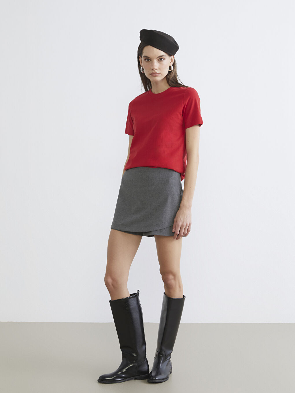 Әйелдерге арналған дөңгелек жағалы футболка-1