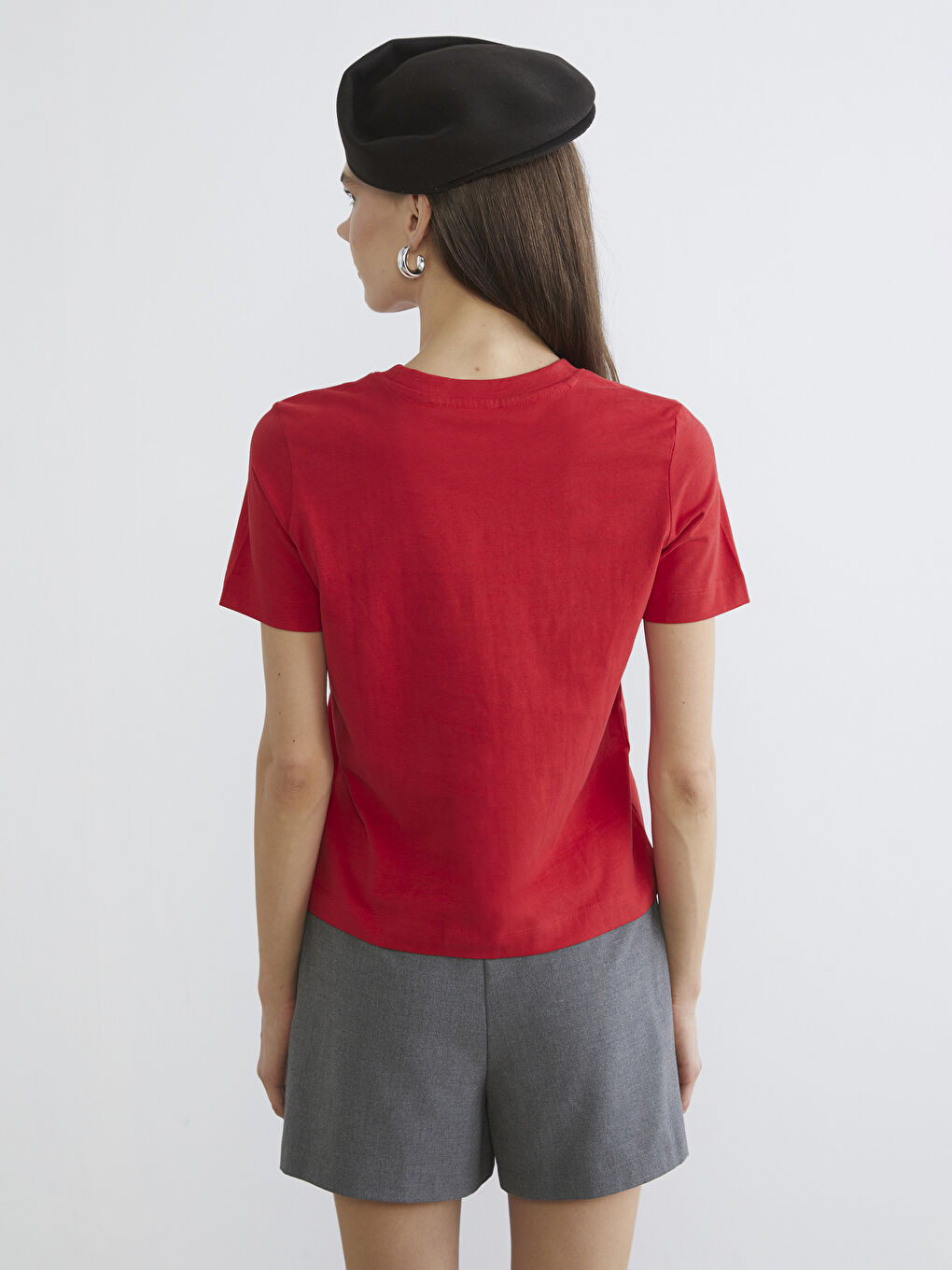 Әйелдерге арналған дөңгелек жағалы футболка-3