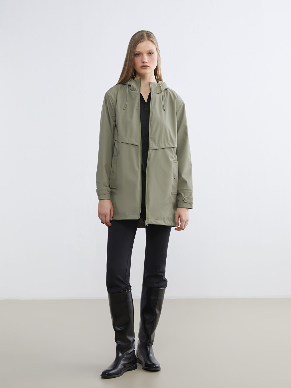 Haki Kapüşonlu Kadın Deri Görünümlü Yağmurluk-1