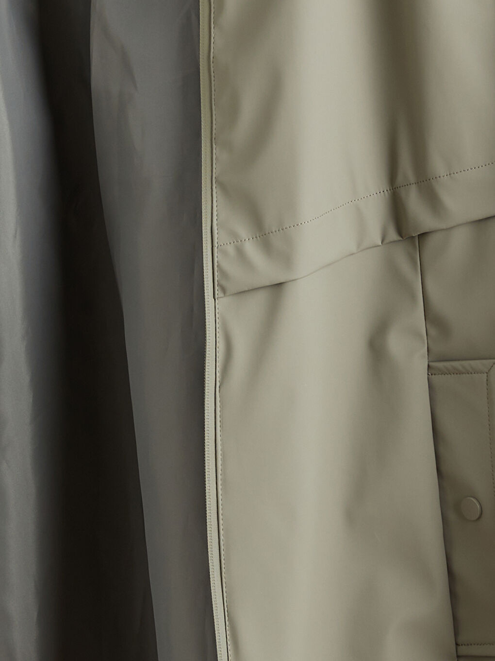 Haki Kapüşonlu Kadın Deri Görünümlü Yağmurluk-6