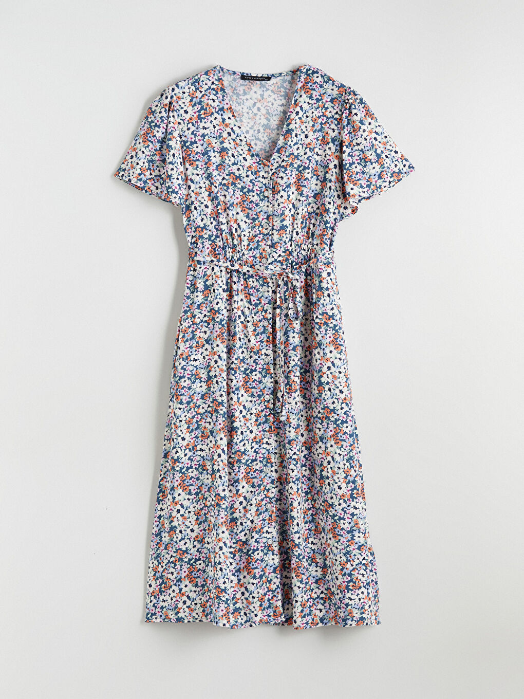 Haljina sa V izrezom, cvetnim dezenom i pojasom na struku-4