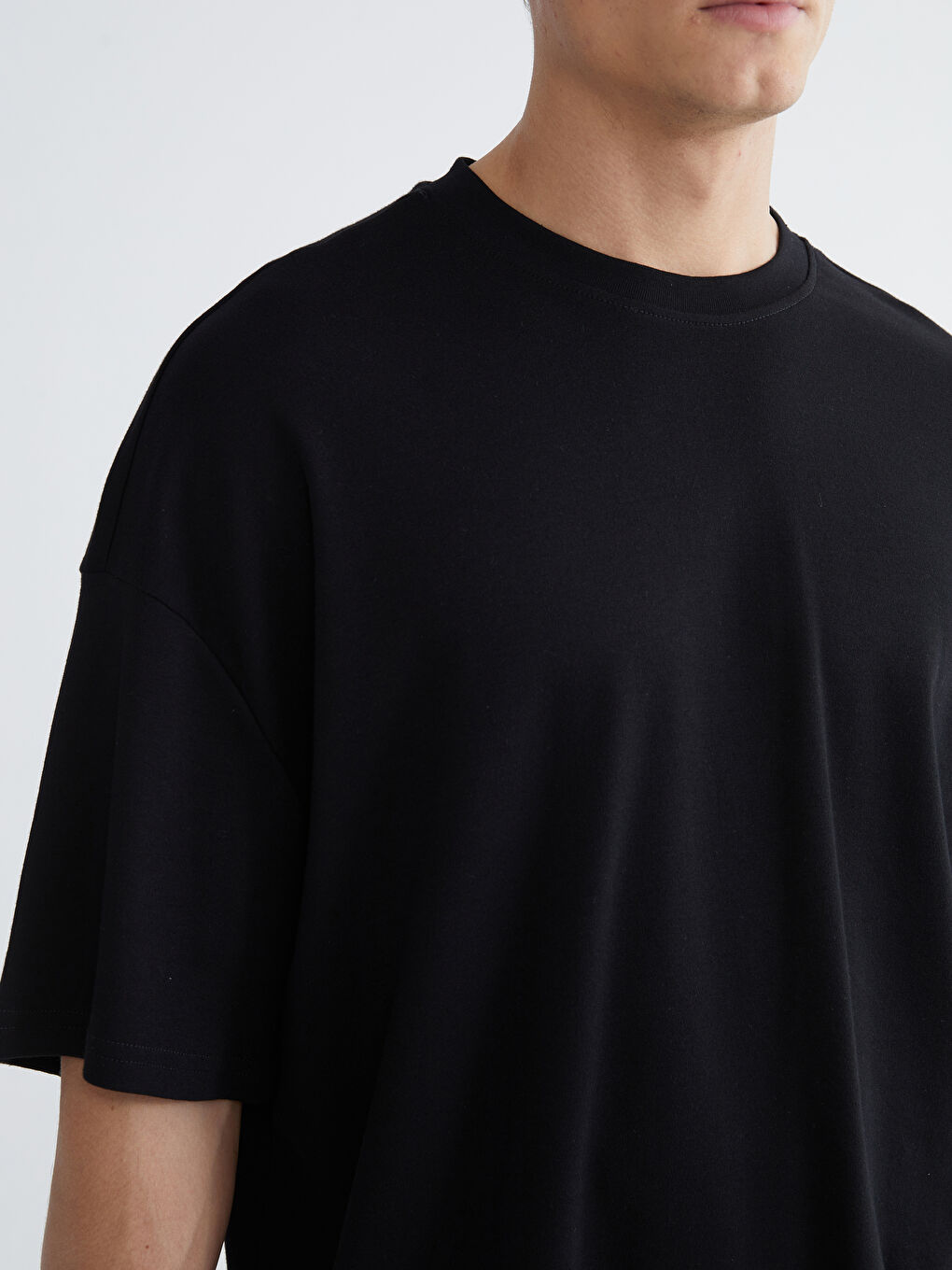 تيشيرت ياقة دائرية للرجال-2