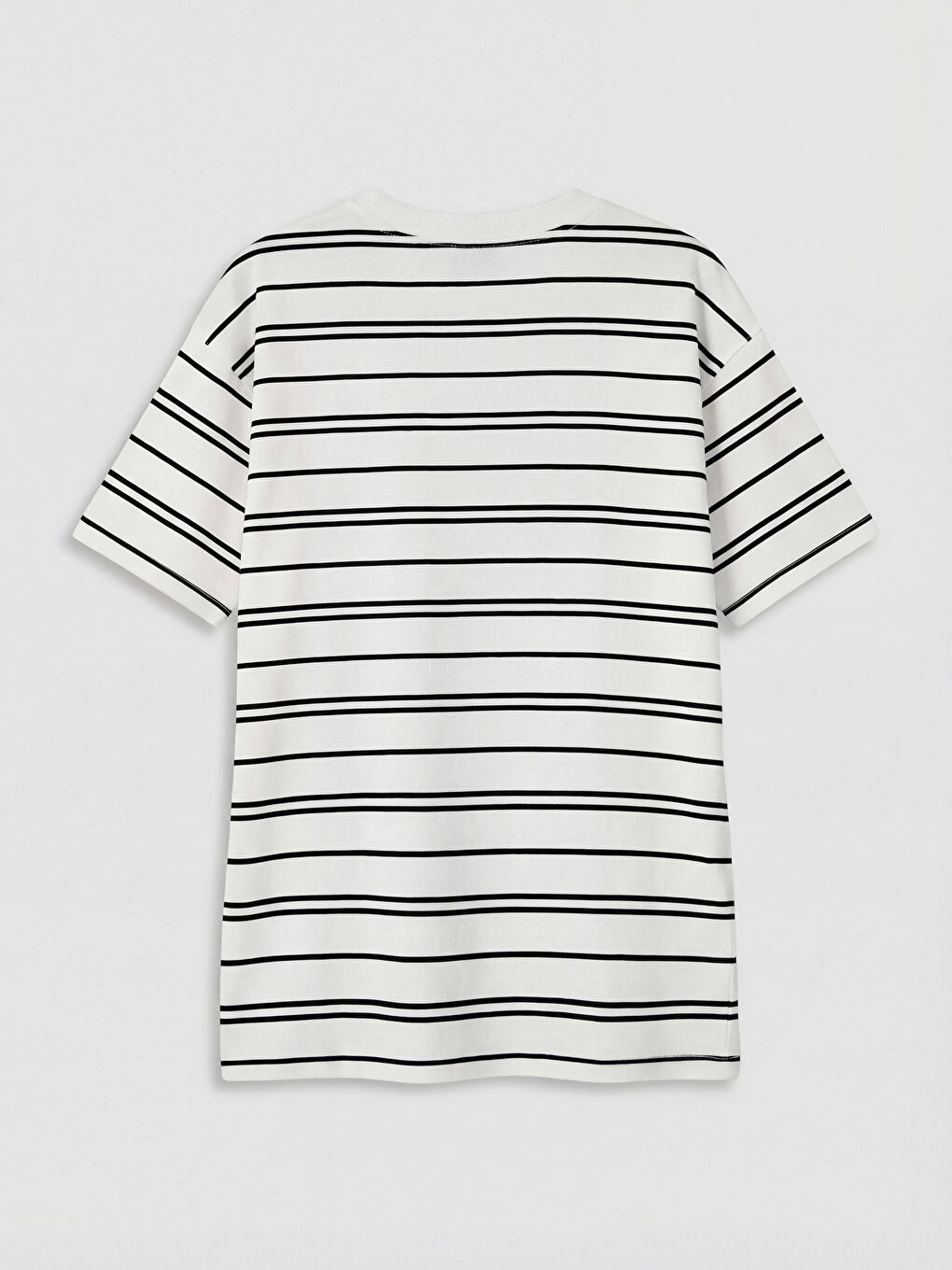 تیشێرتی خەتخەتی قۆڵ گەردن بۆ کوڕان-1