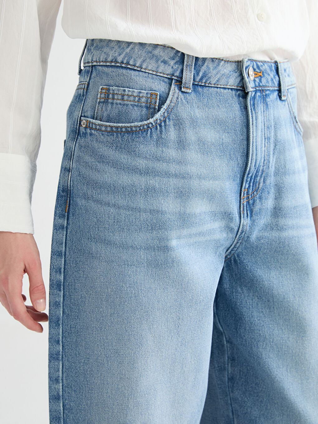 Barrel Fit Women's Jeans-2