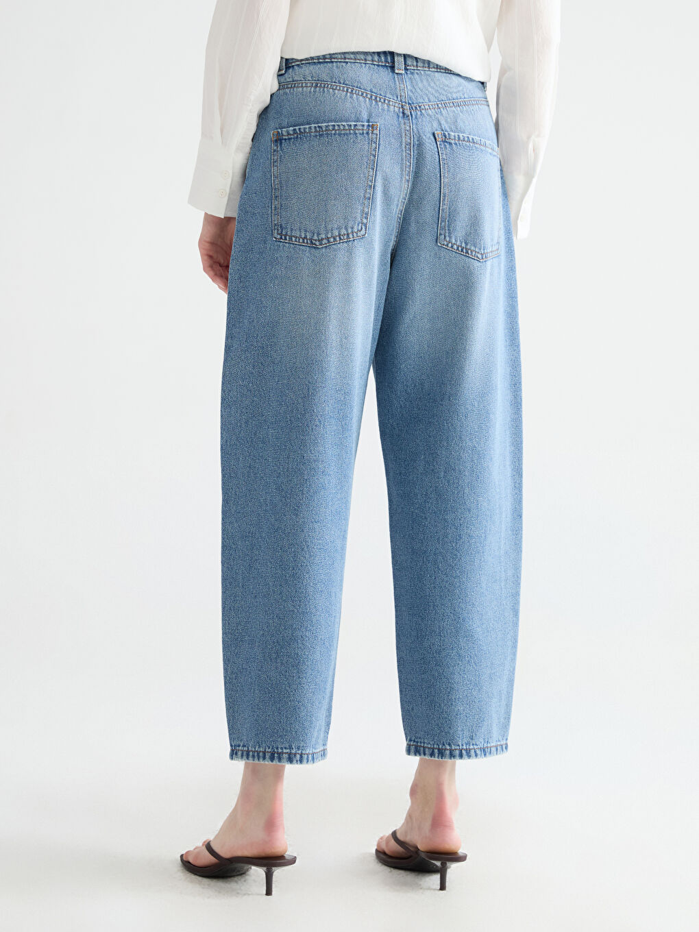 Barrel Fit Women's Jeans-3