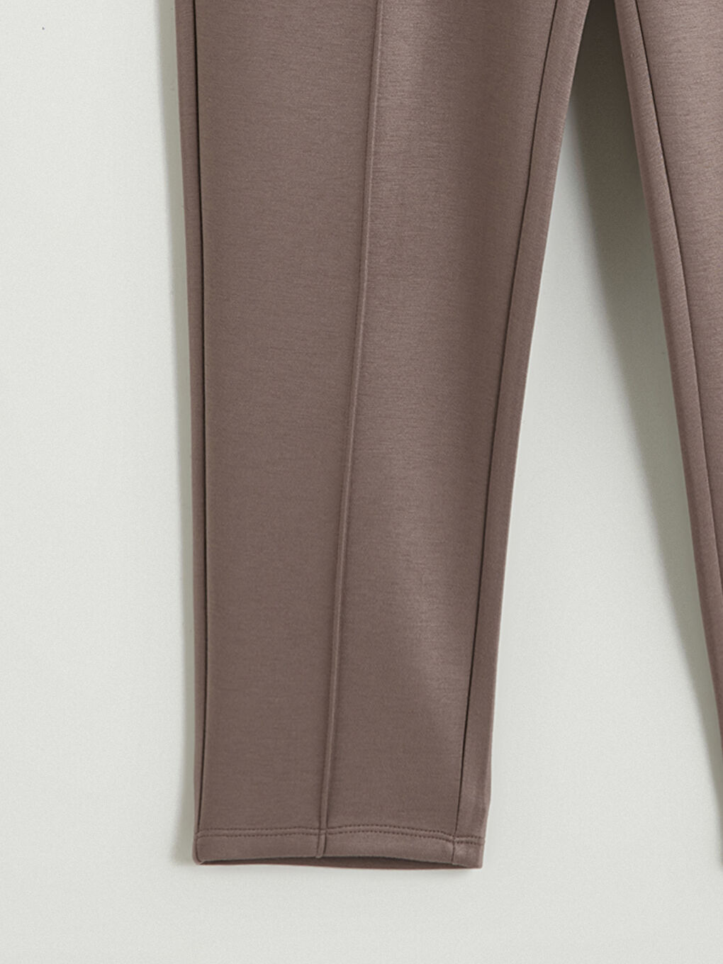 Женские джоггеры с эластичным поясом-5