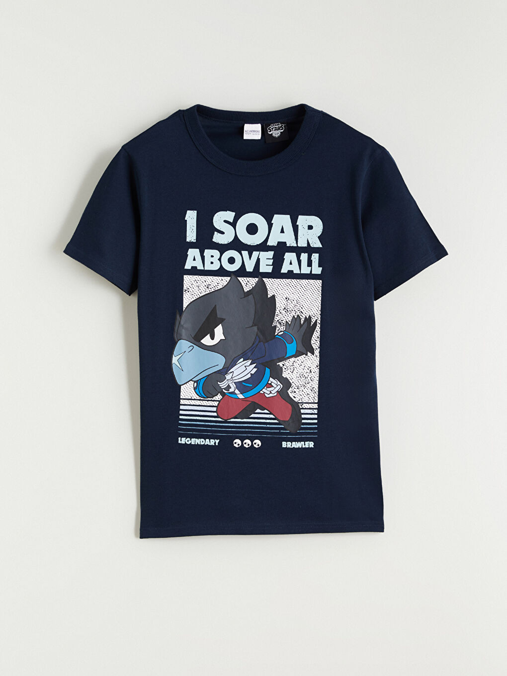 ბიჭი მუქი ლურჯი მაისურები და ზედები