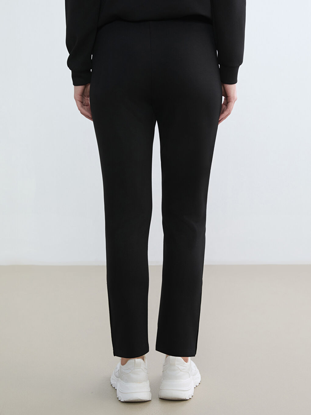 Siyah Beli Lastikli Soft Touch Kadın Eşofman Altı-3