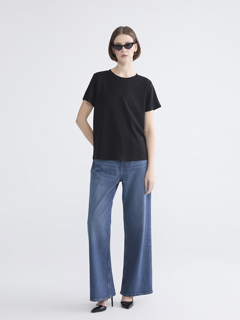 Siyah Bisiklet Yaka Soft Touch Kadın Tişört-1